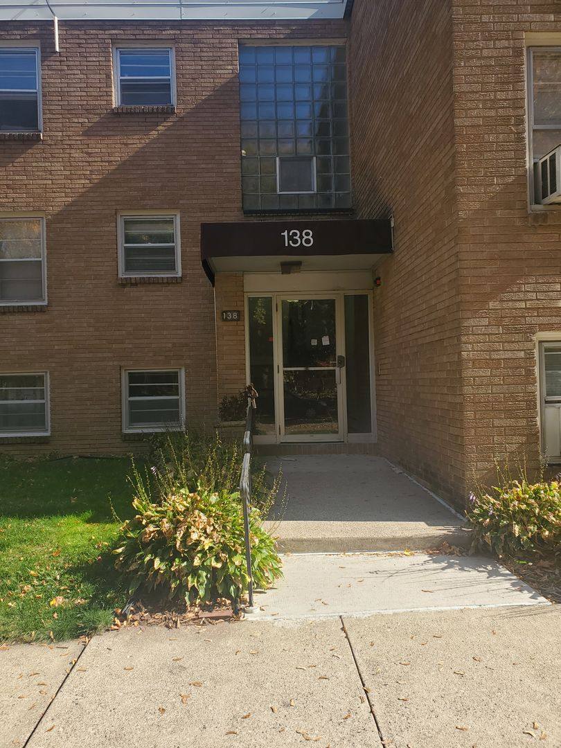 Apartment for rent at 138 Arundel St, Saint Paul, MN 55102