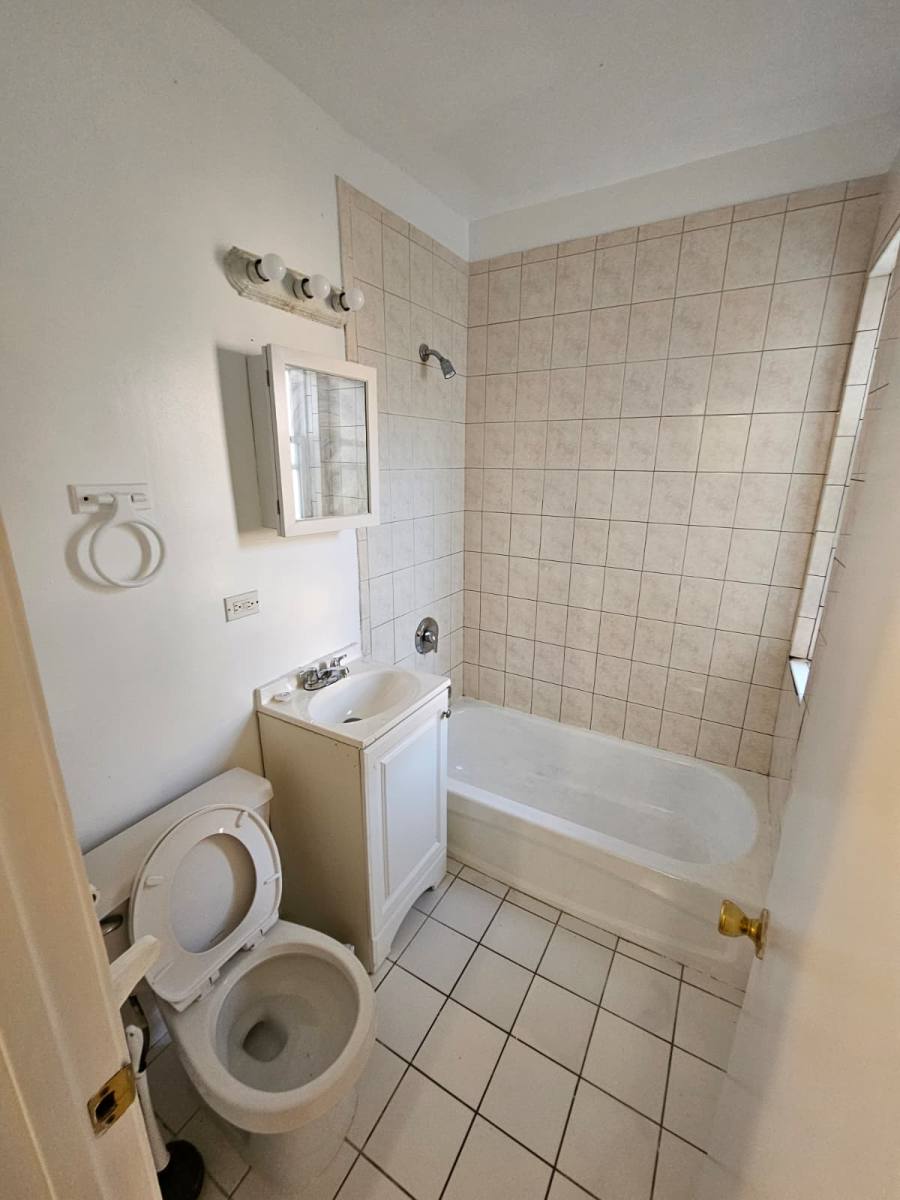 Apartment for rent at 7708 S Shore Dr, Chicago, IL 60649