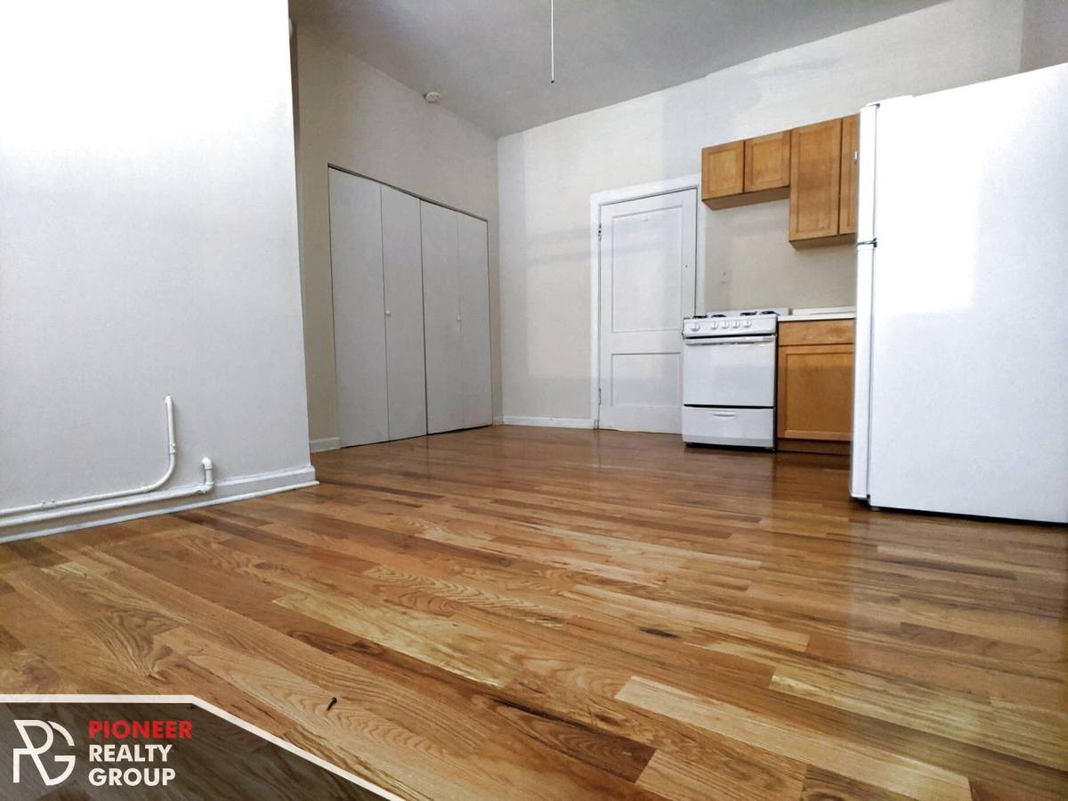 Apartment for rent at 1050 W George, Chicago, IL 60657
