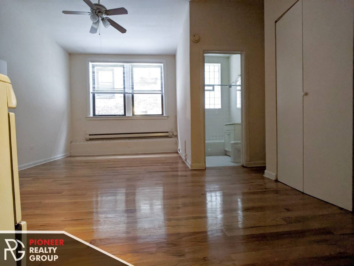 Apartment for rent at 1050 W George, Chicago, IL 60657