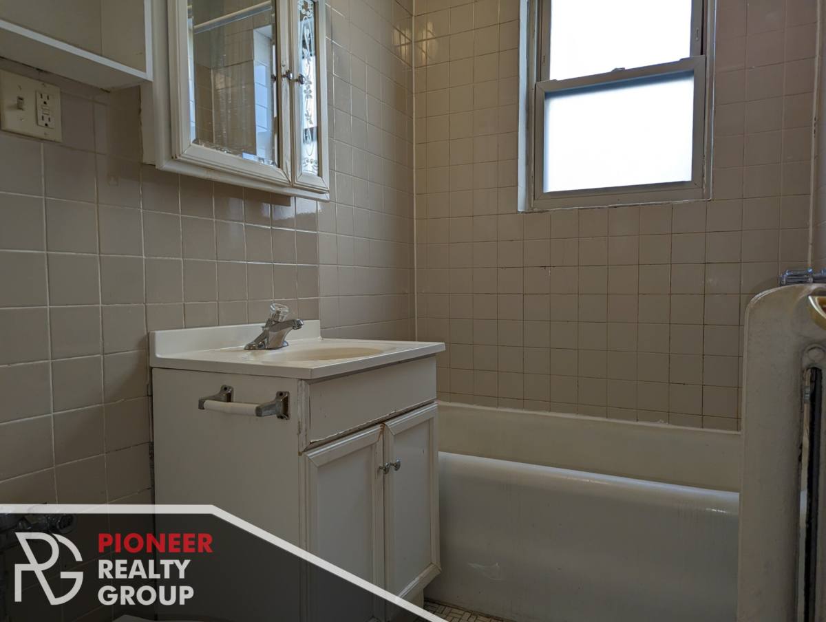 Apartment for rent at 4225 N Paulina #E2, Chicago, IL 60613