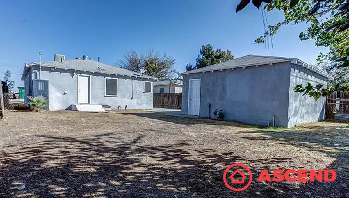 House for rent at 1007 Castaic Ave, Bakersfield, CA 93308