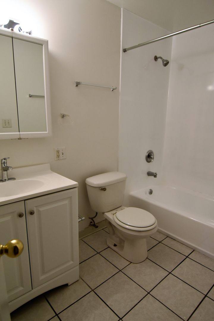 Apartment for rent at 3803-3809 N Broadway #2, Chicago, IL 60613