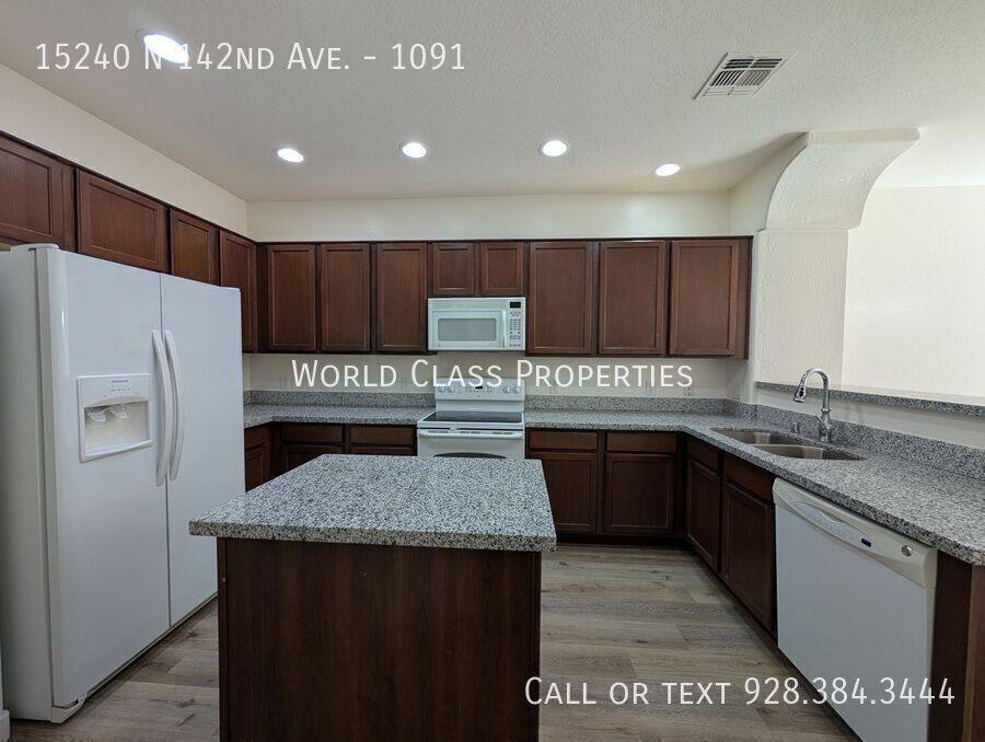 Townhouse for rent at 15240 N 142nd Ave #1091, Surprise, AZ 85379