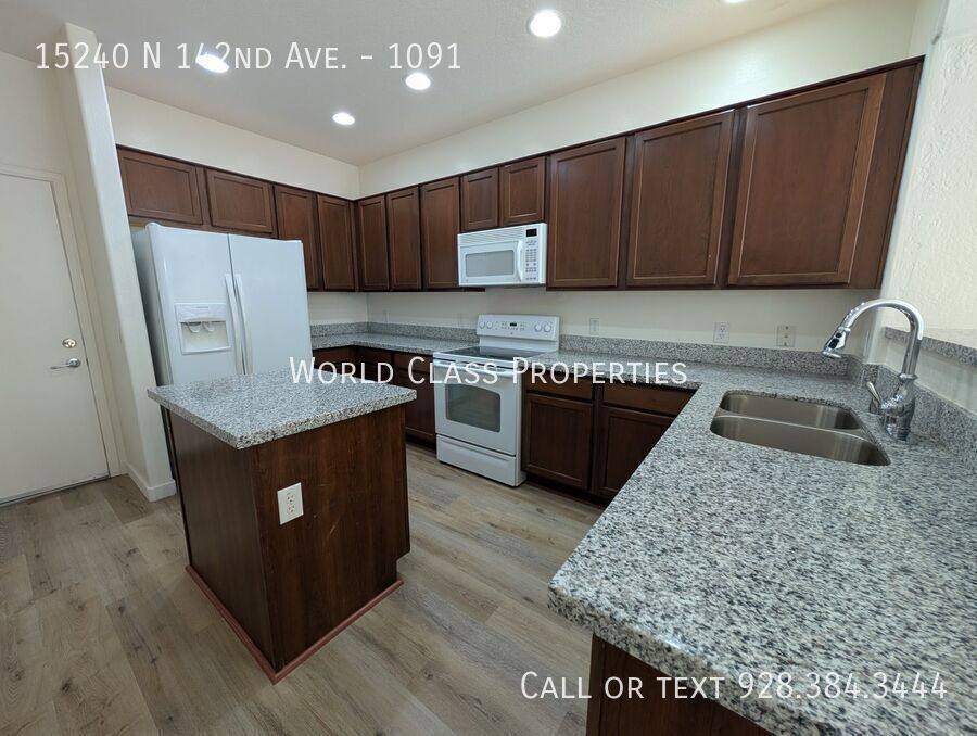 Townhouse for rent at 15240 N 142nd Ave #1091, Surprise, AZ 85379