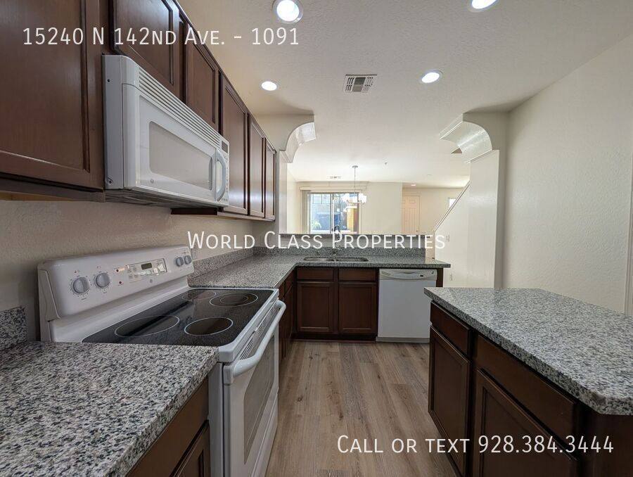 Townhouse for rent at 15240 N 142nd Ave #1091, Surprise, AZ 85379
