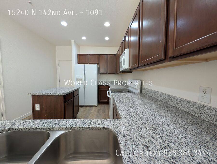 Townhouse for rent at 15240 N 142nd Ave #1091, Surprise, AZ 85379