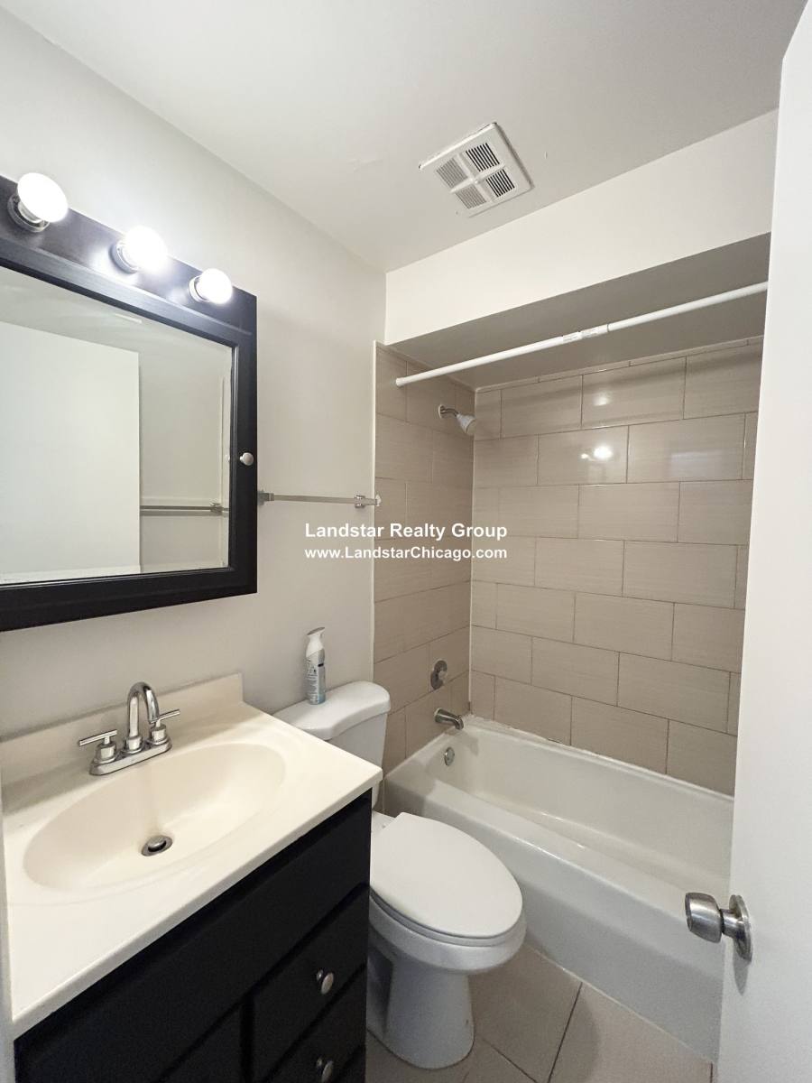 Apartment for rent at 7300 W N Ave #5B, Elmwood Park, IL 60707