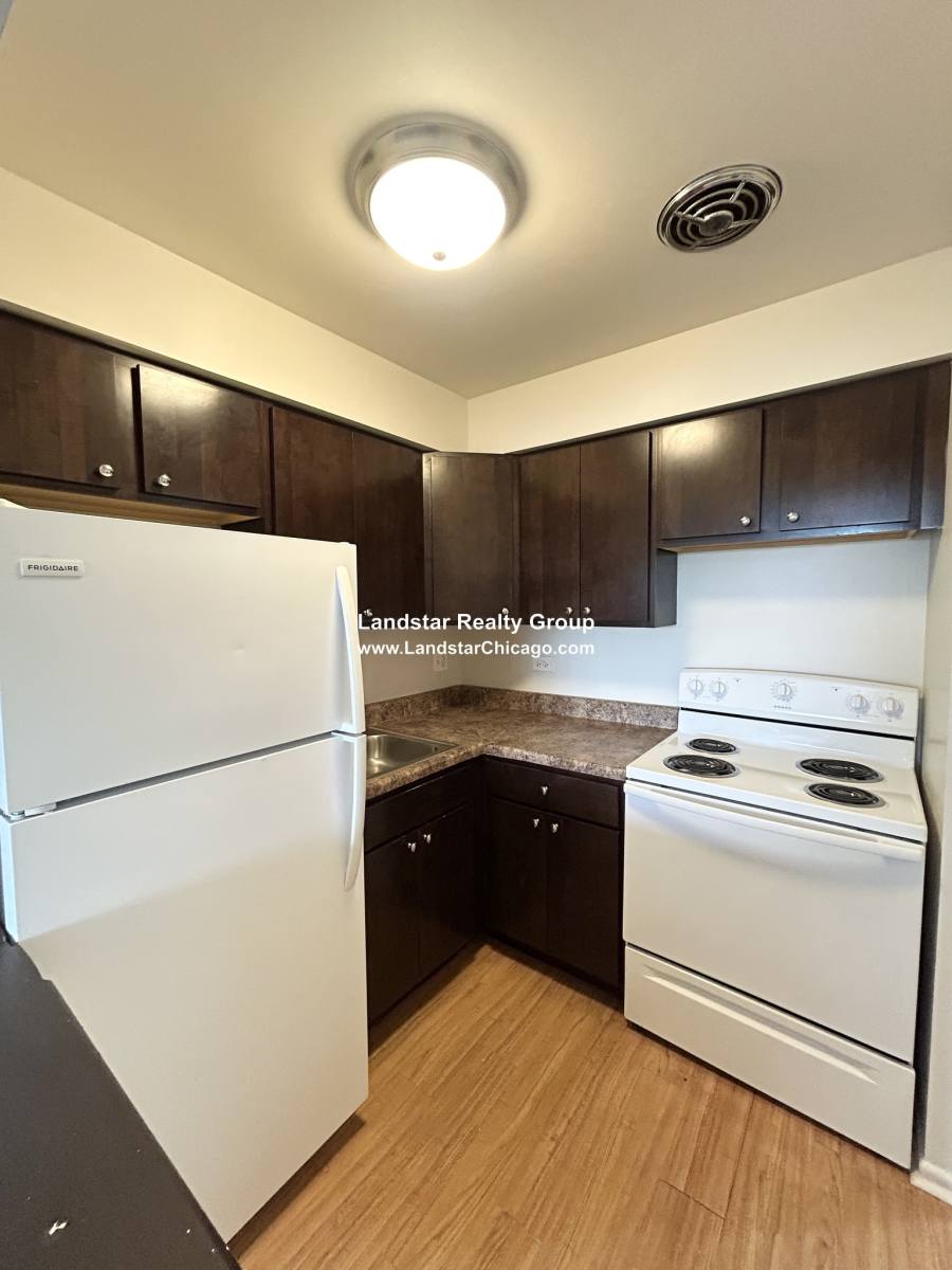 Apartment for rent at 7300 W N Ave #5B, Elmwood Park, IL 60707