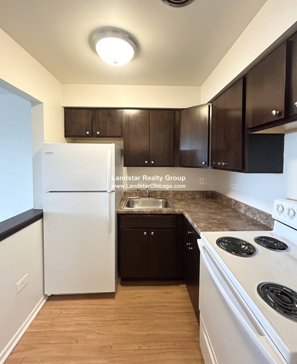 Apartment for rent at 7300 W N Ave #5B, Elmwood Park, IL 60707
