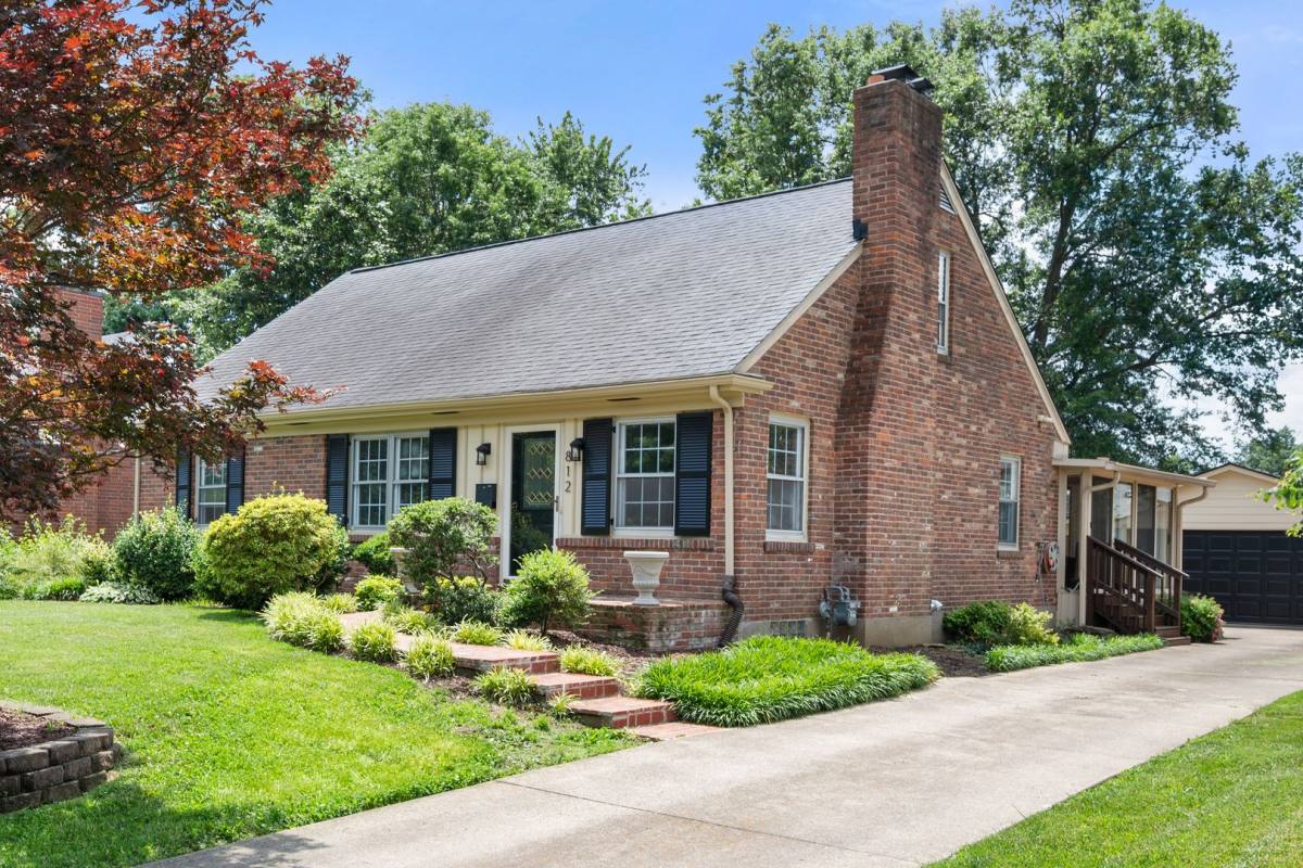 House for rent at 812 Beechwood Rd, Louisville, KY 40207