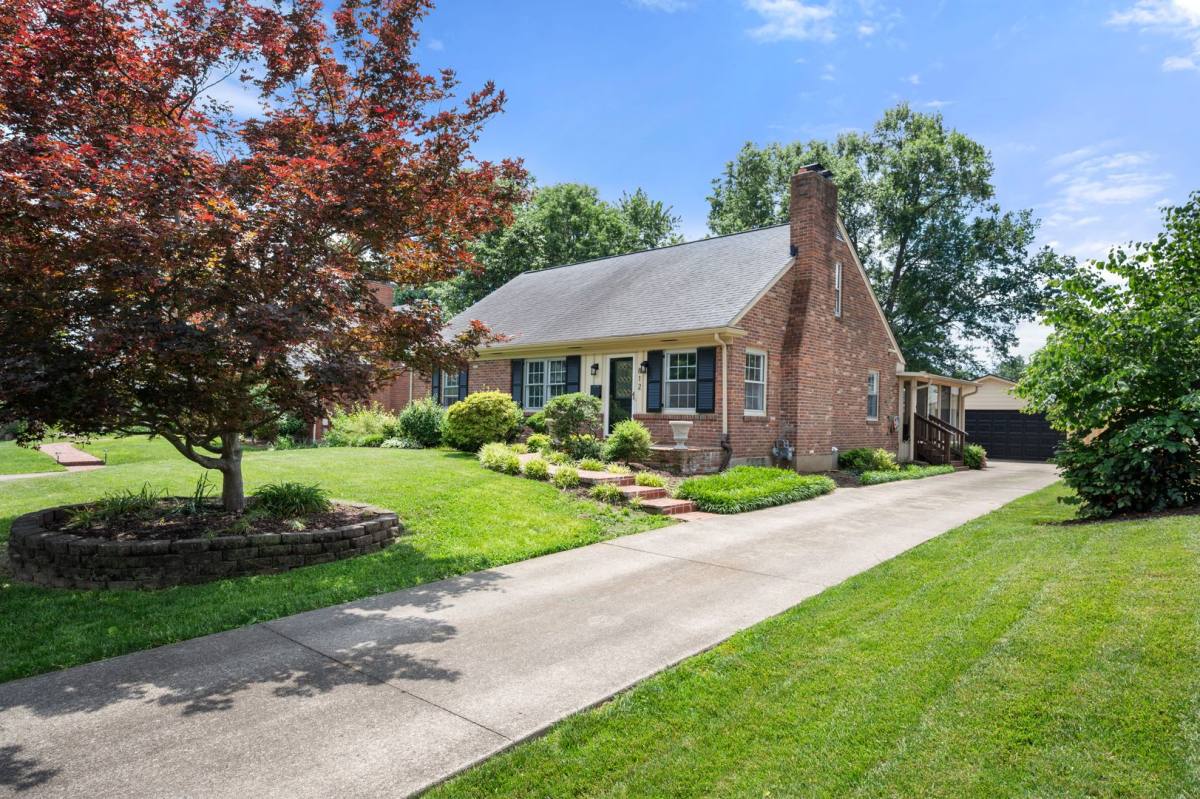 House for rent at 812 Beechwood Rd, Louisville, KY 40207