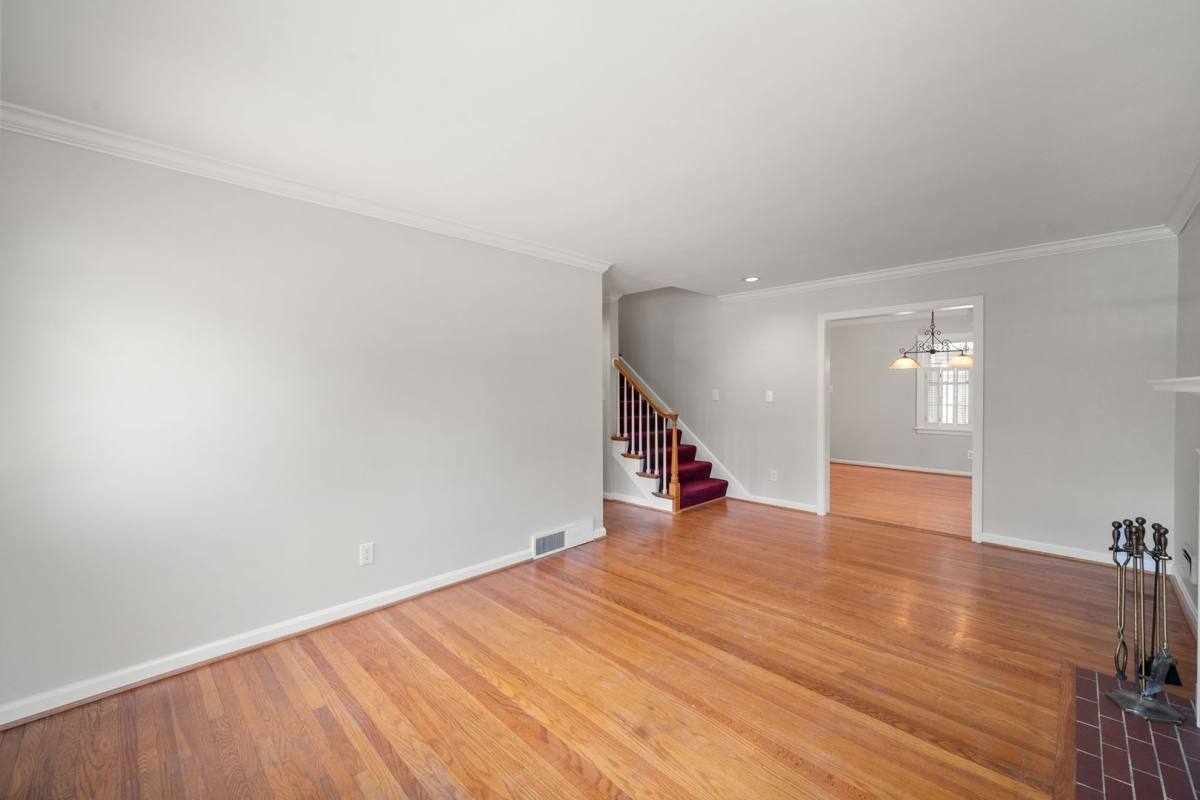 House for rent at 812 Beechwood Rd, Louisville, KY 40207