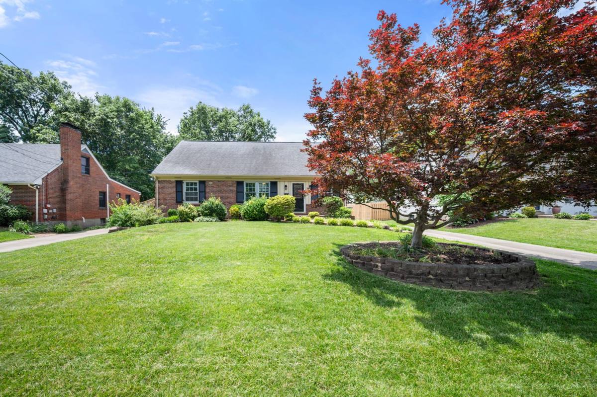 House for rent at 812 Beechwood Rd, Louisville, KY 40207