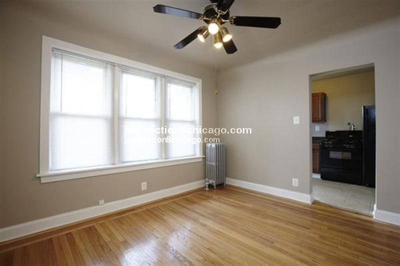 Apartment for rent at 11135 S Longwood #2, Chicago, IL 60643