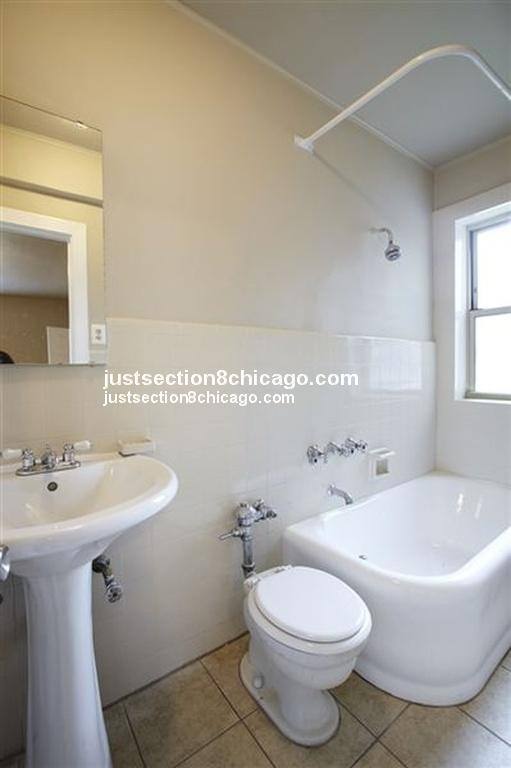 Apartment for rent at 11135 S Longwood #2, Chicago, IL 60643