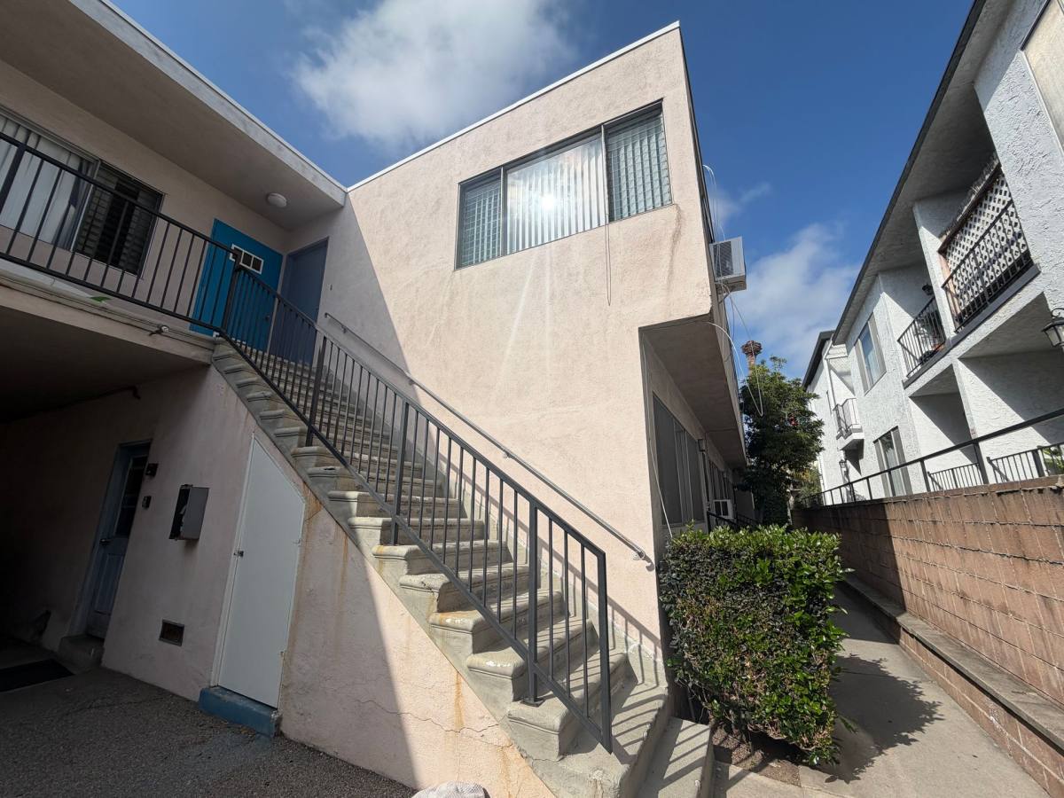 Apartment for rent at 1232 Euclid St, Santa Monica, CA 90404