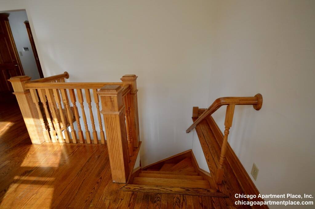 Apartment for rent at 848 W Waveland Ave #1, Chicago, IL 60613