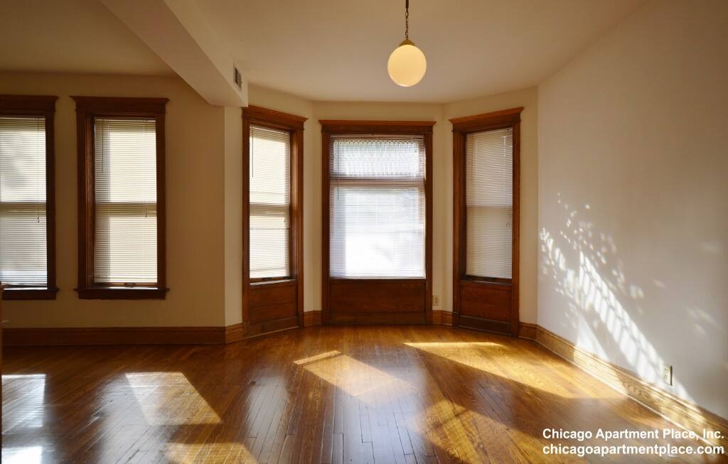Apartment for rent at 848 W Waveland Ave #1, Chicago, IL 60613