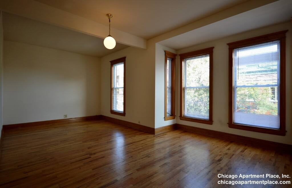 Apartment for rent at 848 W Waveland Ave #1, Chicago, IL 60613