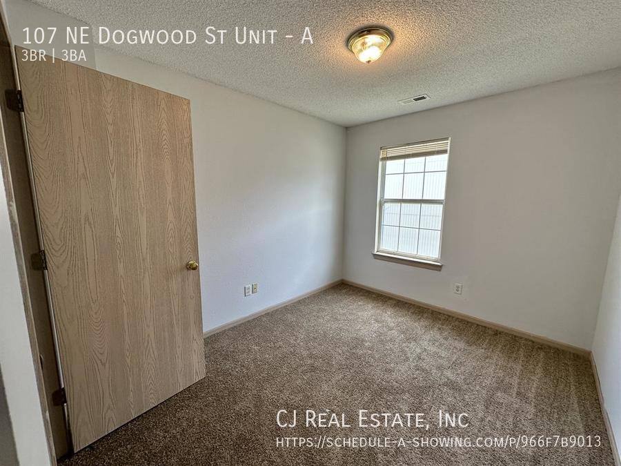 Townhouse for rent at 107 NE Dogwood St #A, Oak Grove, MO 64075