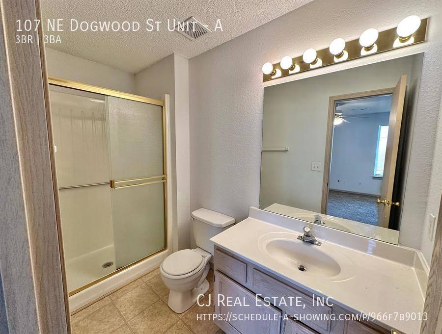Townhouse for rent at 107 NE Dogwood St #A, Oak Grove, MO 64075