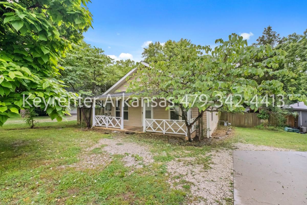 House for rent at 300 S Washington Ave, Fayetteville, AR 72701