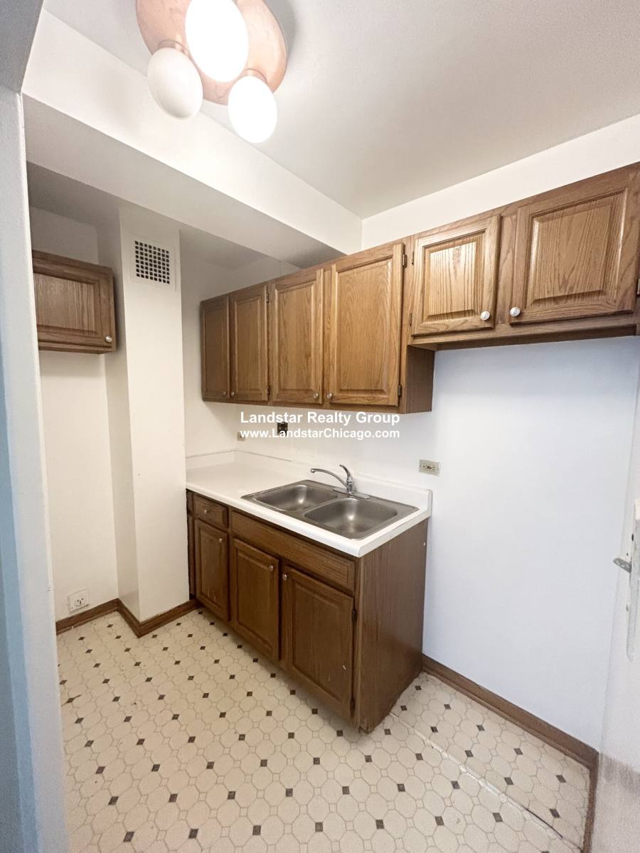 Apartment for rent at 4180 N Marine Dr #1003, Chicago, IL 60613
