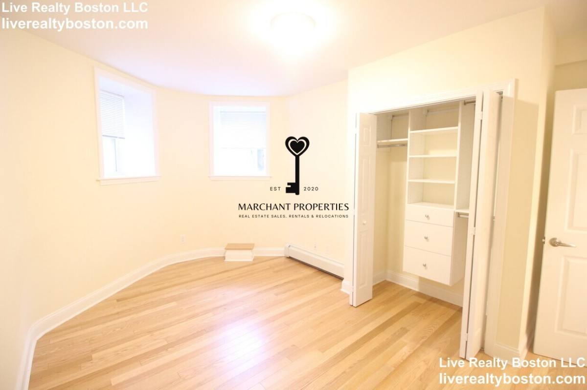 Apartment for rent at 17 Green St #2, Brookline, MA 02446