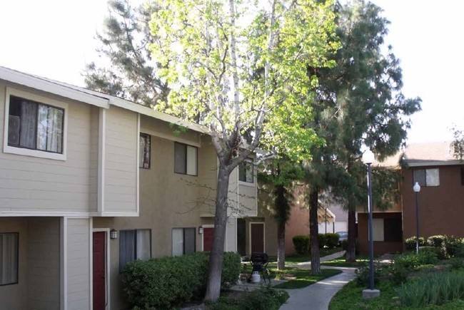 Apartment for rent at 27077 Hidaway Ave, Canyon Country, CA 91351
