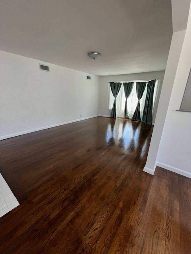 House for rent at 14313 Collins St, Van Nuys, CA 91401