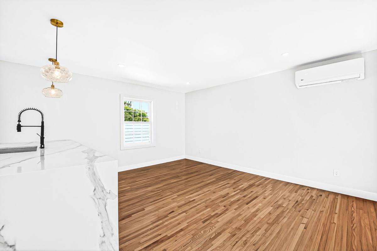 Apartment for rent at 5113 E The Toledo, Long Beach, CA 90803