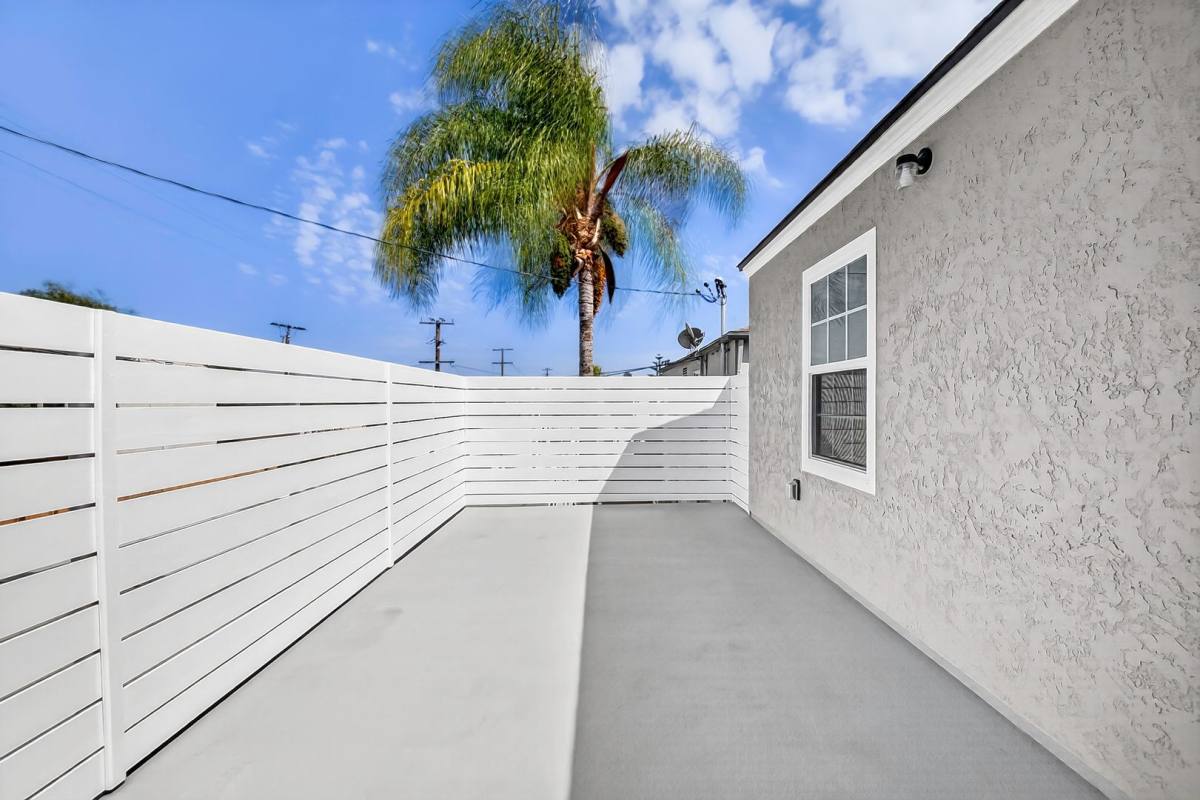 Apartment for rent at 5113 E The Toledo, Long Beach, CA 90803