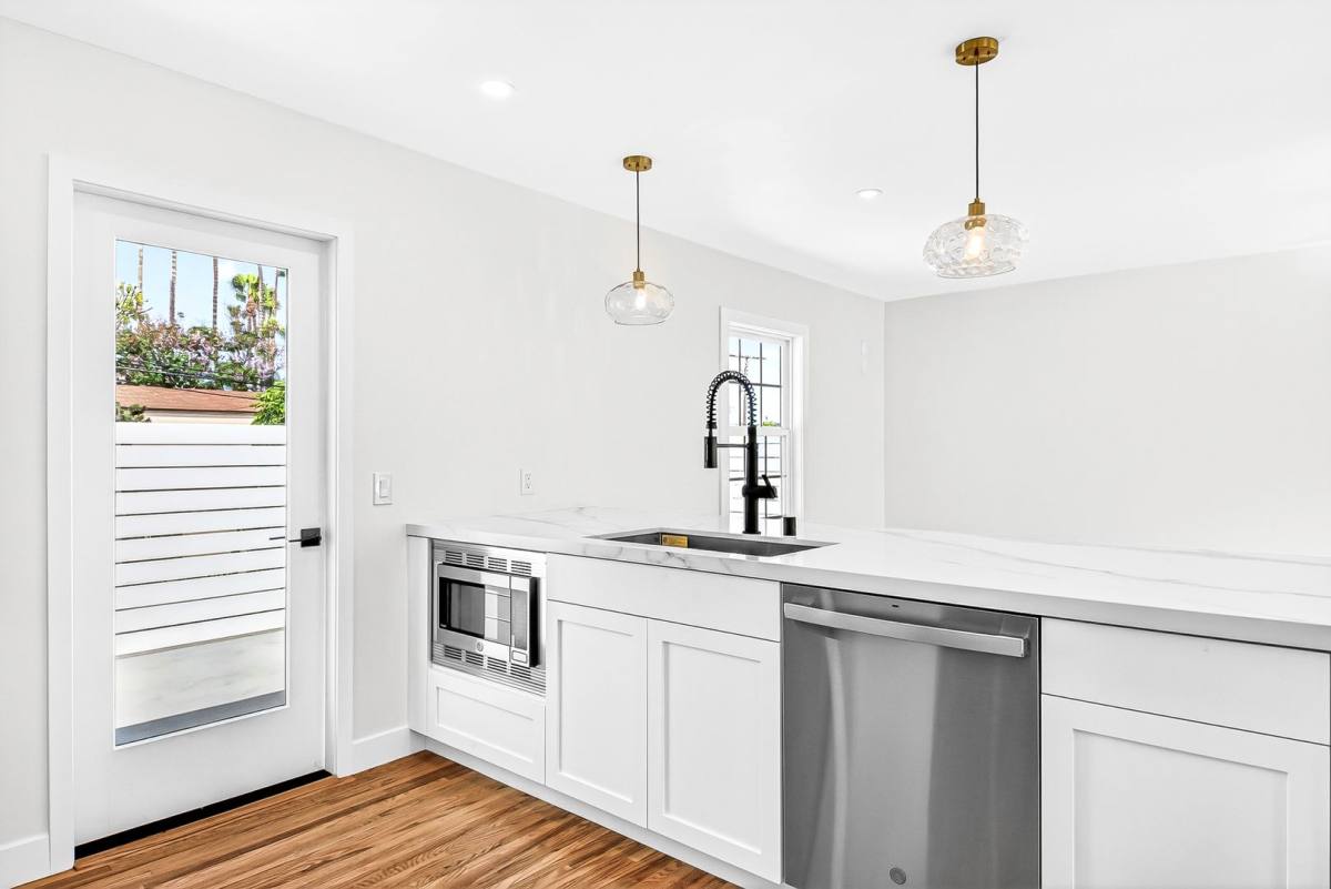 Apartment for rent at 5113 E The Toledo, Long Beach, CA 90803