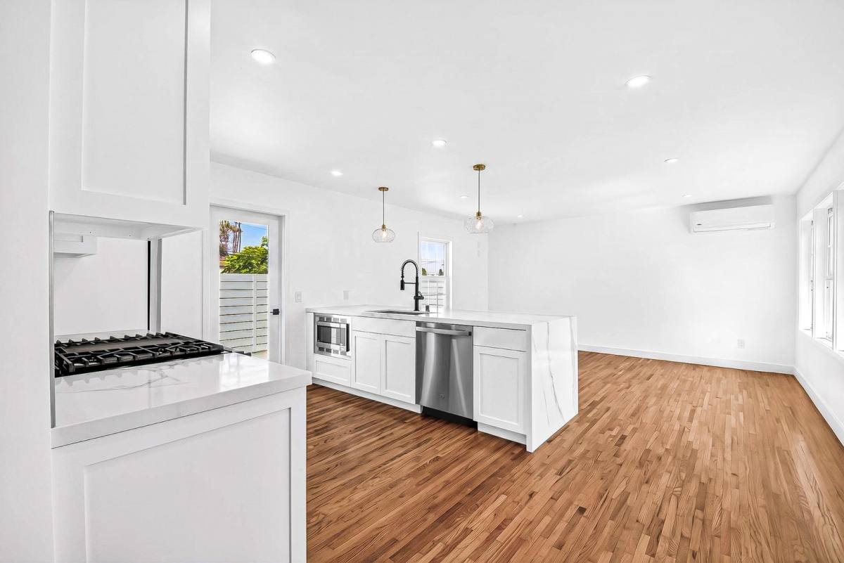 Apartment for rent at 5113 E The Toledo, Long Beach, CA 90803