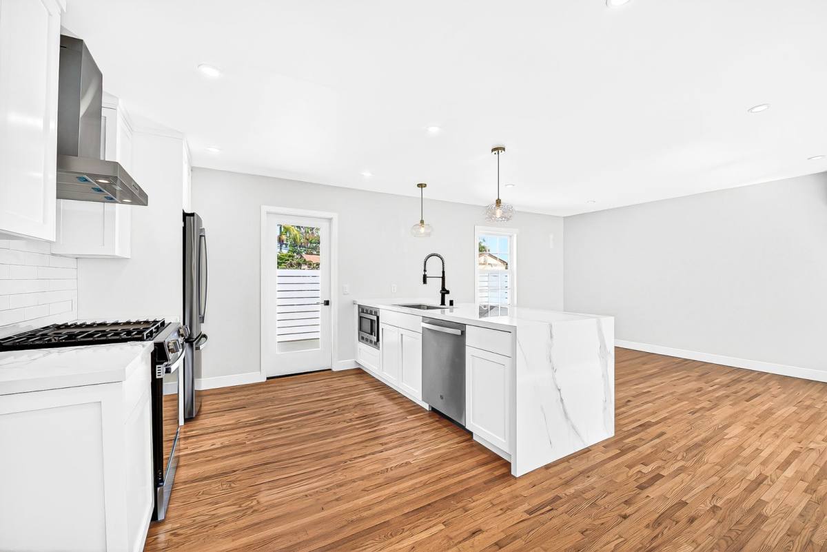 Apartment for rent at 5113 E The Toledo, Long Beach, CA 90803