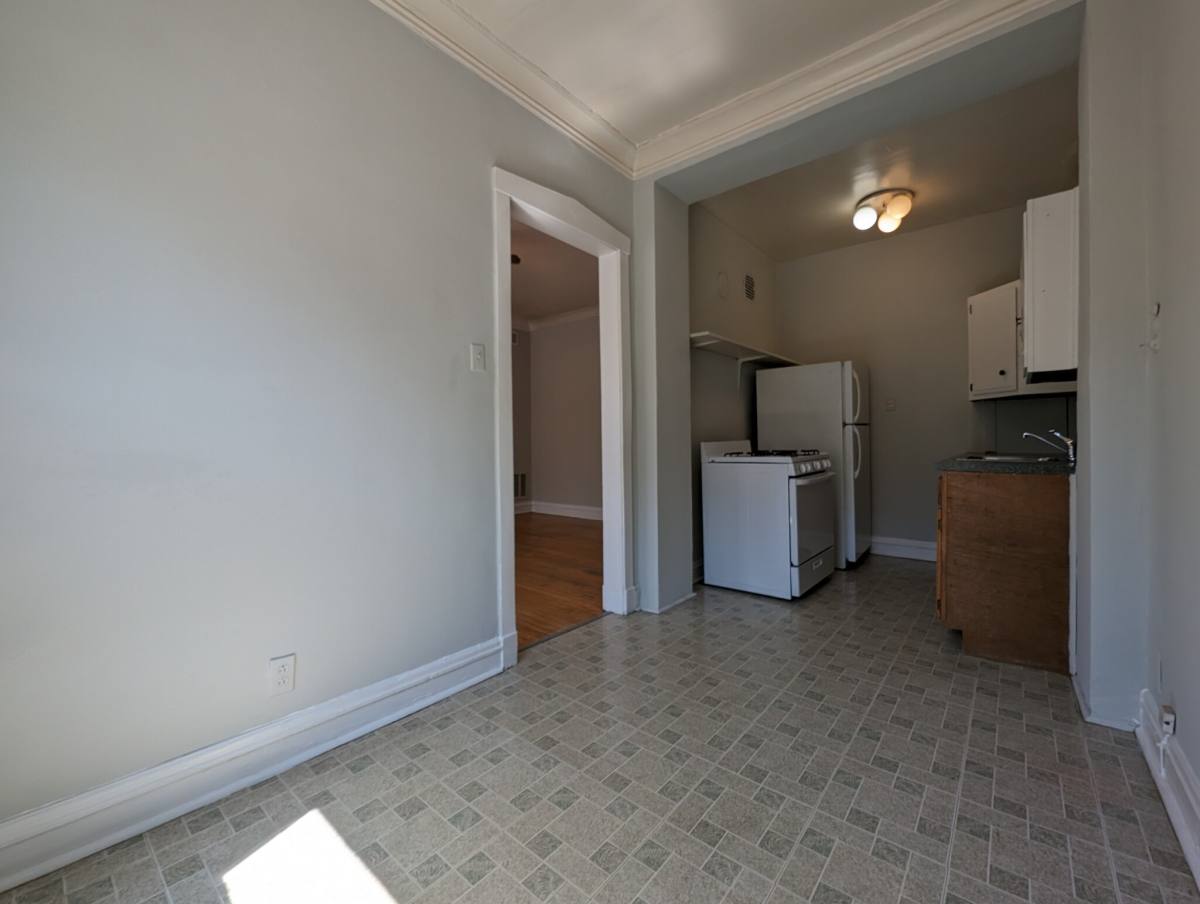 Apartment for rent at 2244 W Wilson #102, Chicago, IL 60625