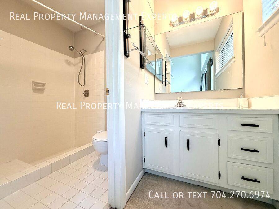 Condo for rent at 414 W 8th St, Charlotte, NC 28202