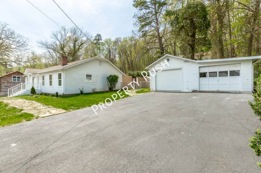 House for rent at 1308 Dry Valley Rd, Rossville, GA 30741