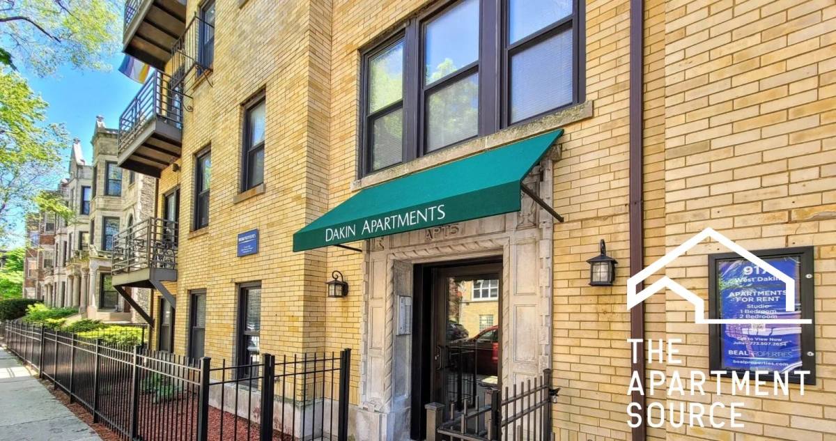 Apartment for rent at 917 W Dakin St, Chicago, IL 60613