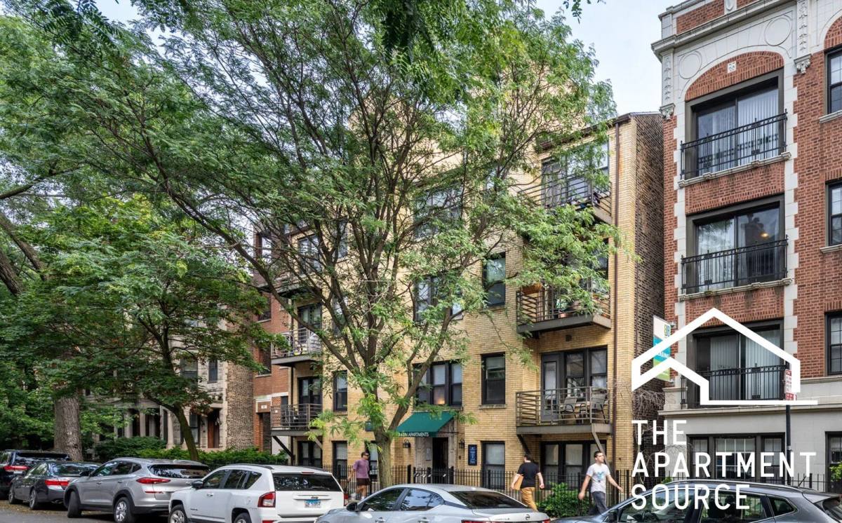 Apartment for rent at 917 W Dakin St, Chicago, IL 60613