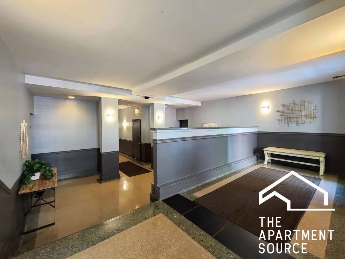 Apartment for rent at 917 W Dakin St, Chicago, IL 60613