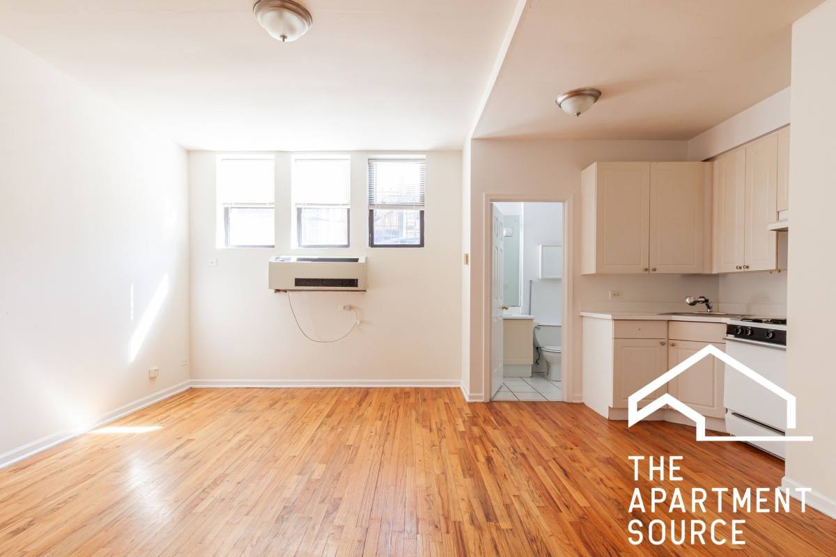 Apartment for rent at 917 W Dakin St, Chicago, IL 60613