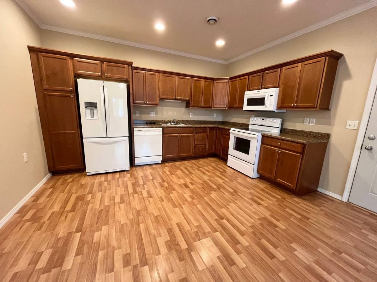 Townhouse for rent at 205 N Cherry St, Lennox, SD 57039