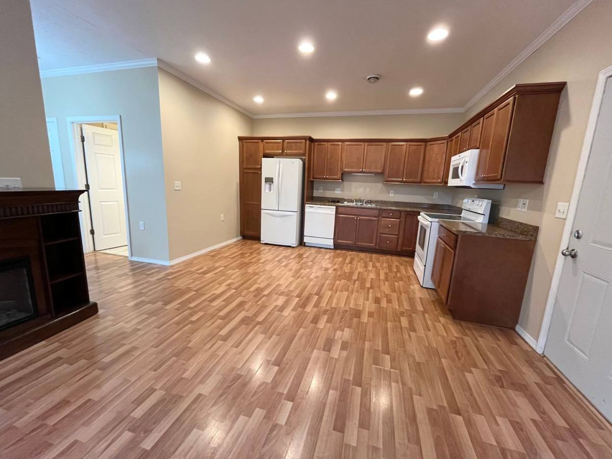 Townhouse for rent at 205 N Cherry St, Lennox, SD 57039