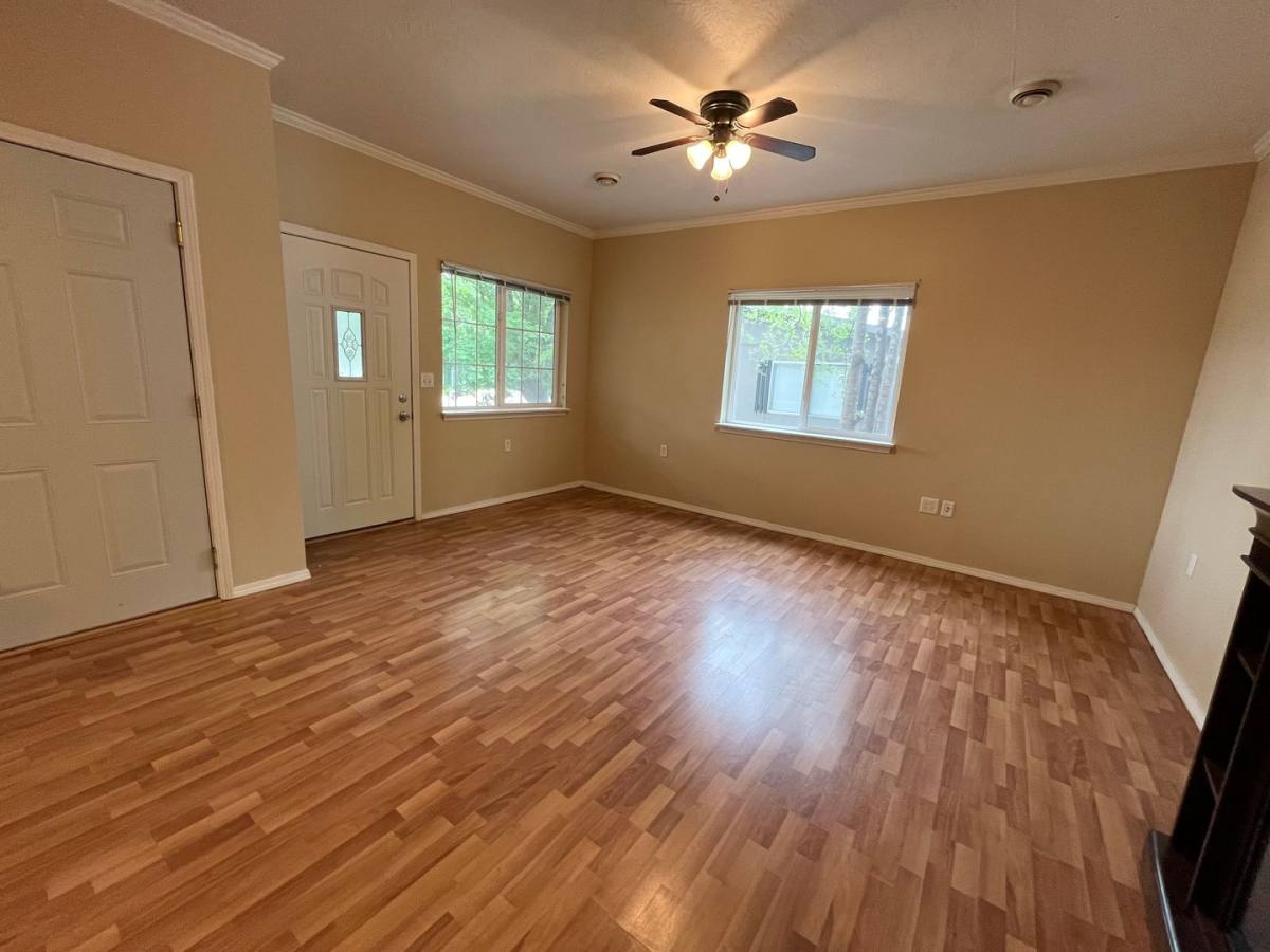 Townhouse for rent at 205 N Cherry St, Lennox, SD 57039