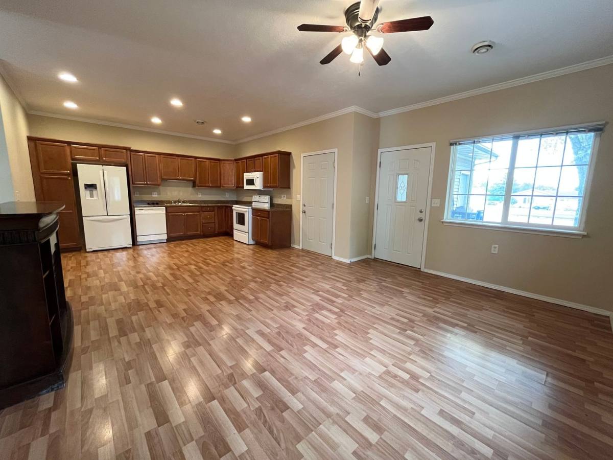 Townhouse for rent at 205 N Cherry St, Lennox, SD 57039