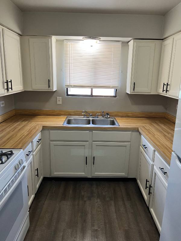 Apartment for rent at 7718 Wildwood Court, Darien, IL 60561