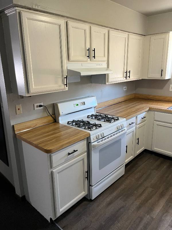 Apartment for rent at 7718 Wildwood Court, Darien, IL 60561