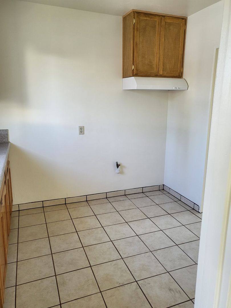Apartment for rent at 5930 Loma Vista Ave, Huntington Park, CA 90255